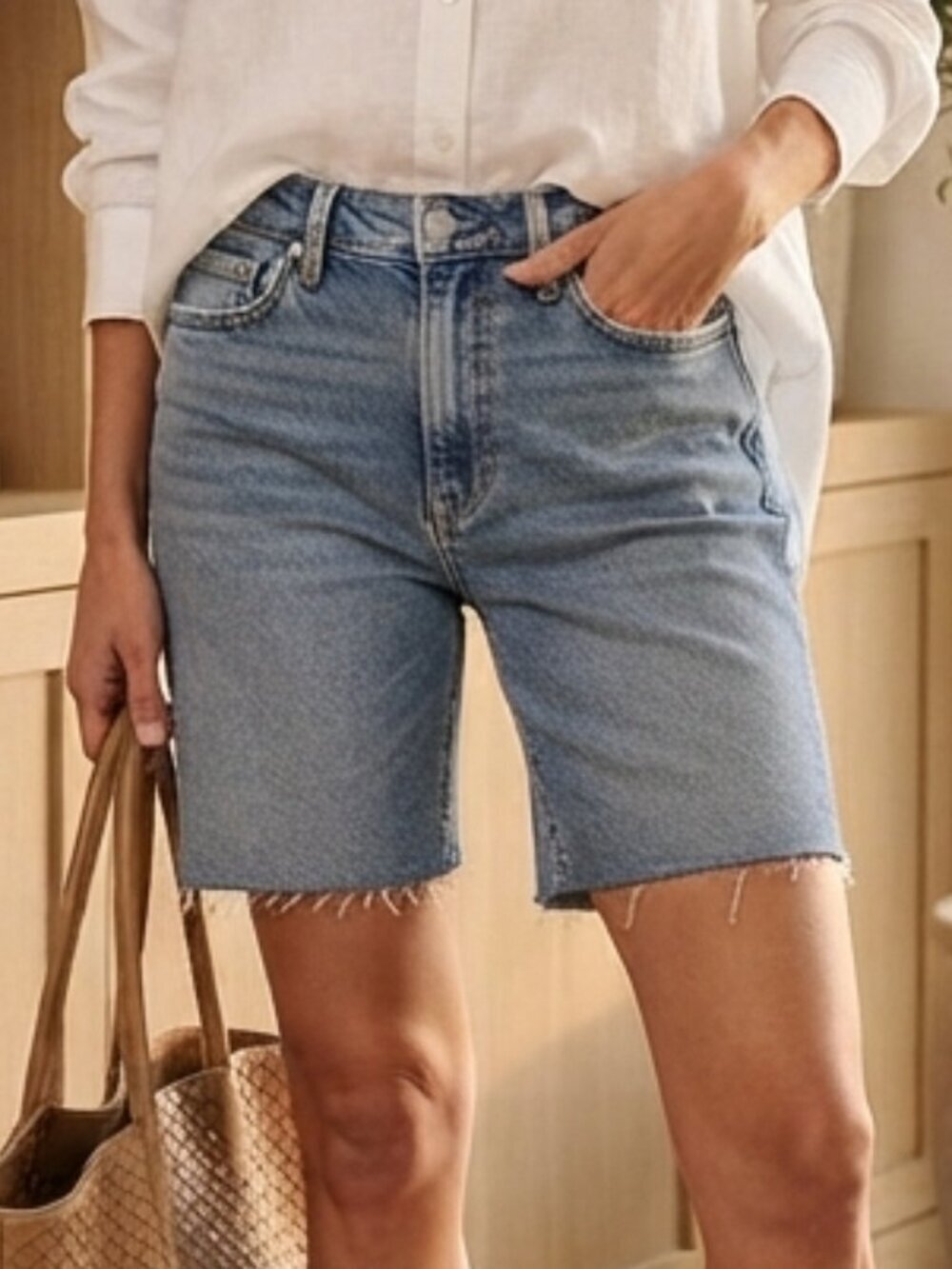 Old Navy Blue Denim Bermuda Shorts Size 6 Raw Hem Mid Rise